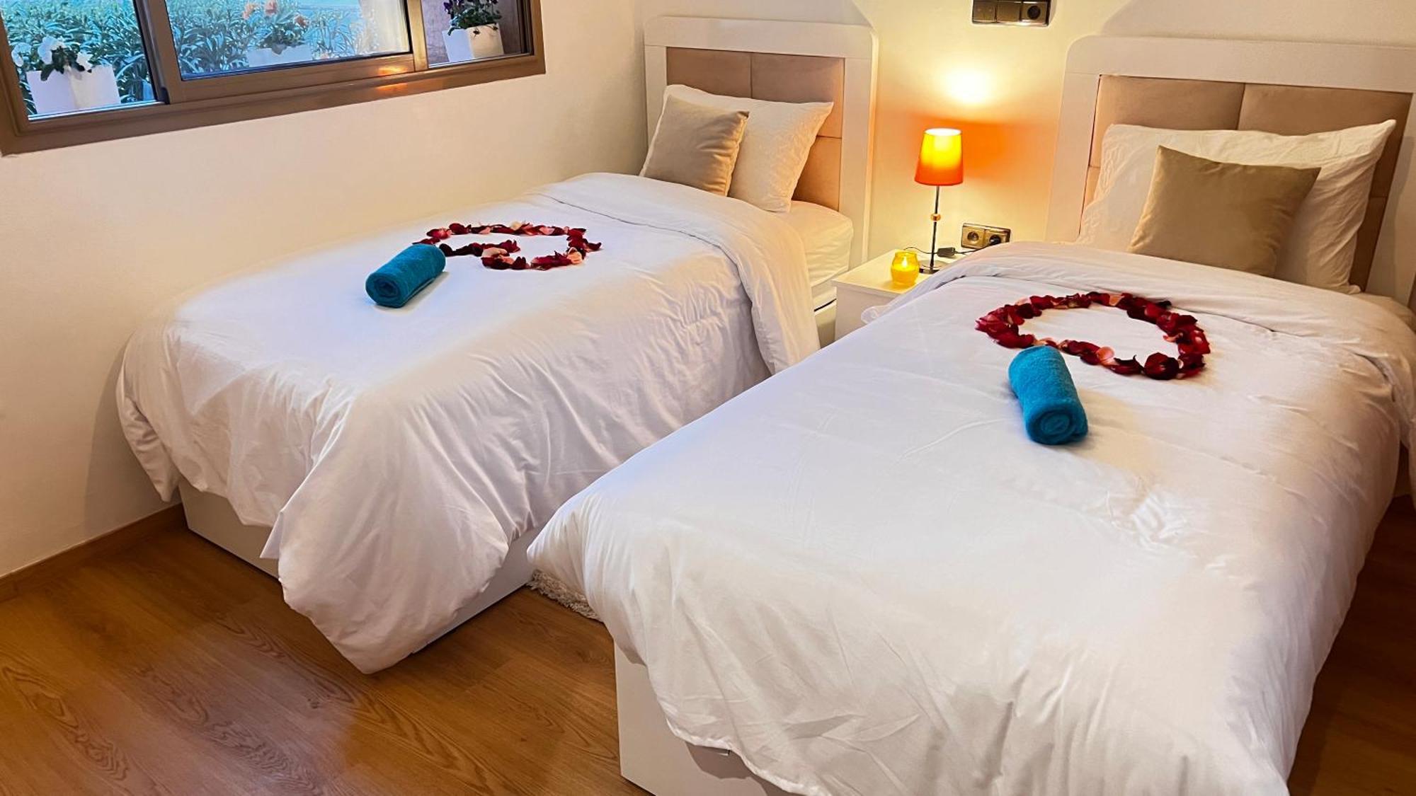 Mini-Villa Situee Dans Une Residence Prestigia A Marrakech, Avec Une Vue Sur La Piscine Et Le Golf Une Securite 24H Sur 24 Et Une Proximite Ideale De L Aeroport 5 Minutes C Est Une Offre Parfaite Pour Des Vacances マラケシュ エクステリア 写真